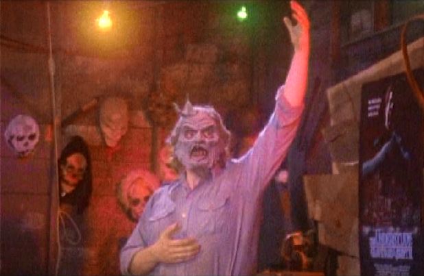 Hauntedween_strikeapose